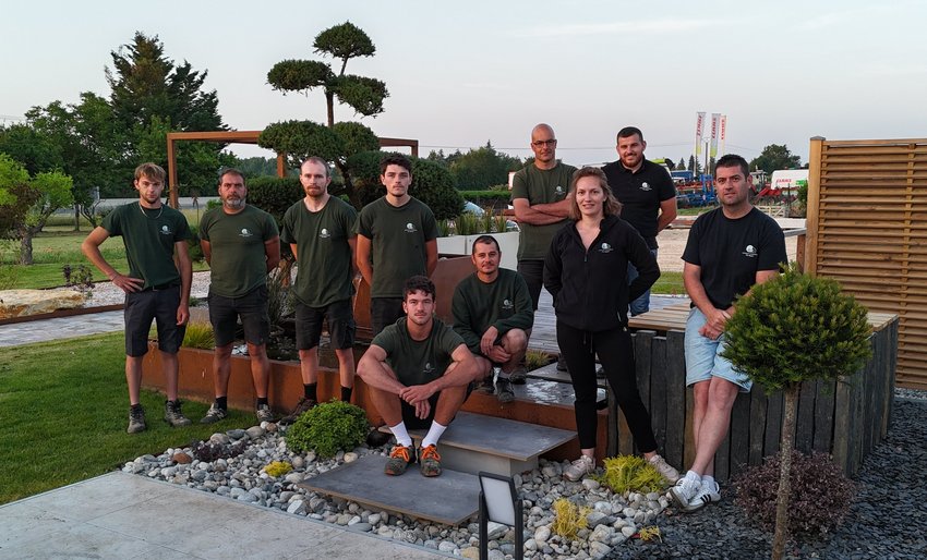 Une équipe jardiniers paysagistes professionnels
